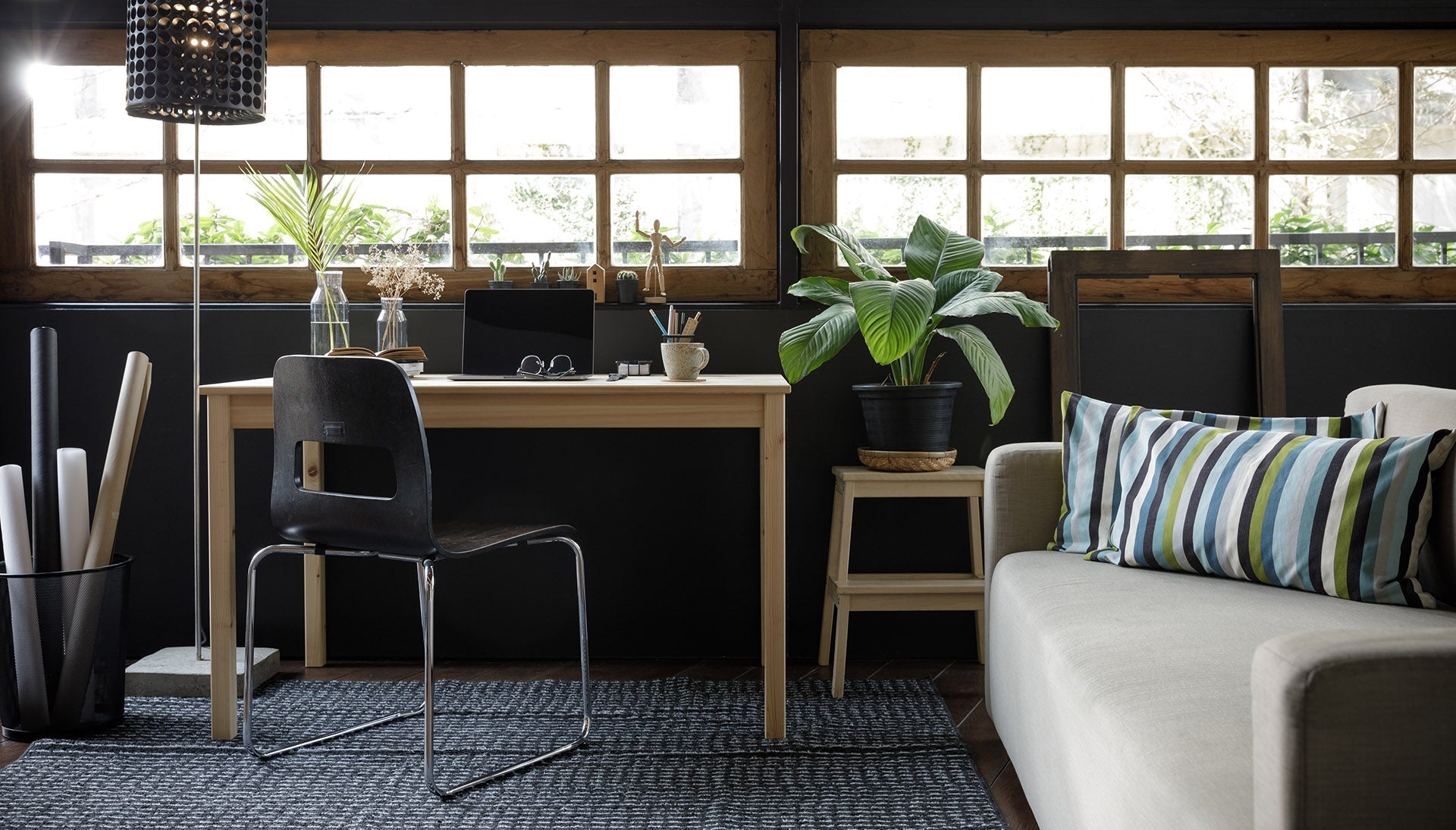 Featured image for How to Choose the Best Office Desks for Any Workspace