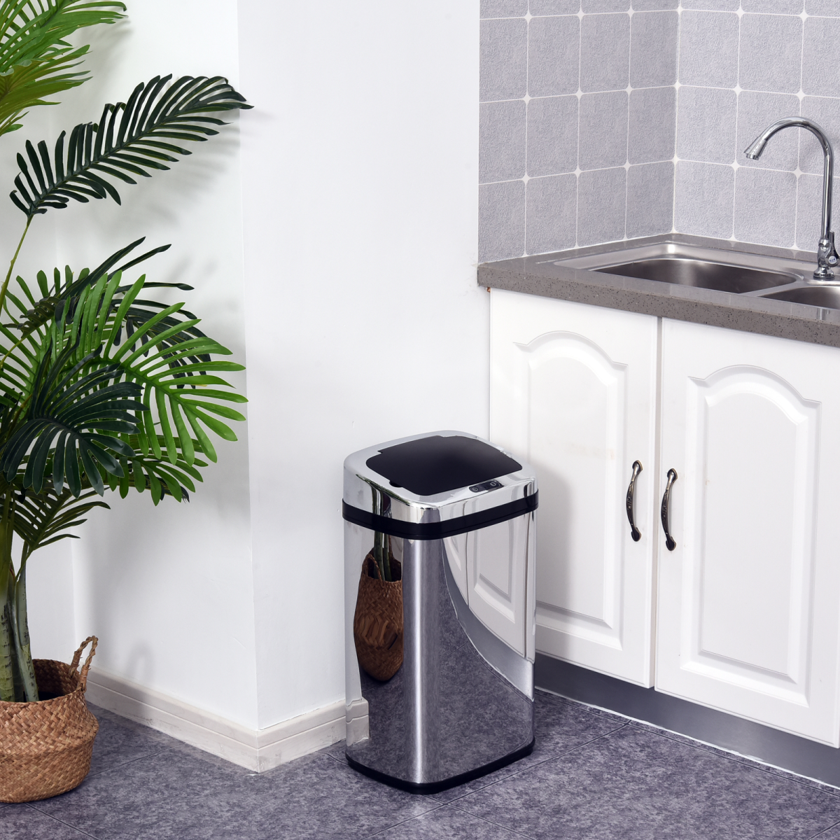 HOMCOM 30L Automatic Kitchen Bin with Lid and Infrared Motion Sensor Silver - from HOMCOM