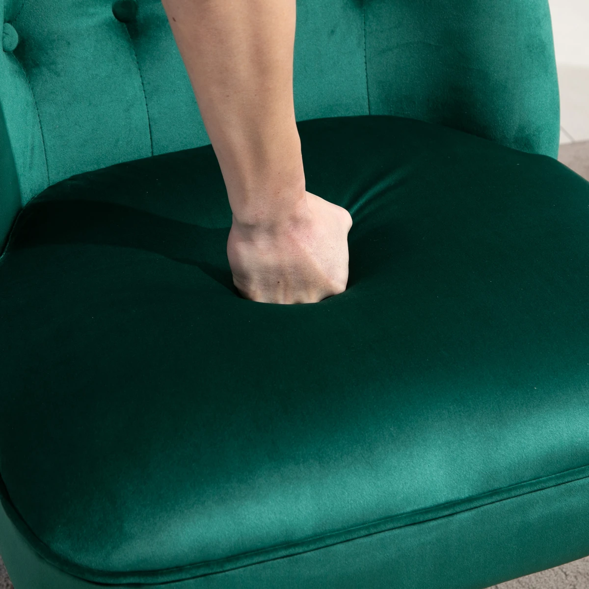 HOMCOM Velvet Wingback Chair Tufted Back Rubber Wood Legs - Accent Chair