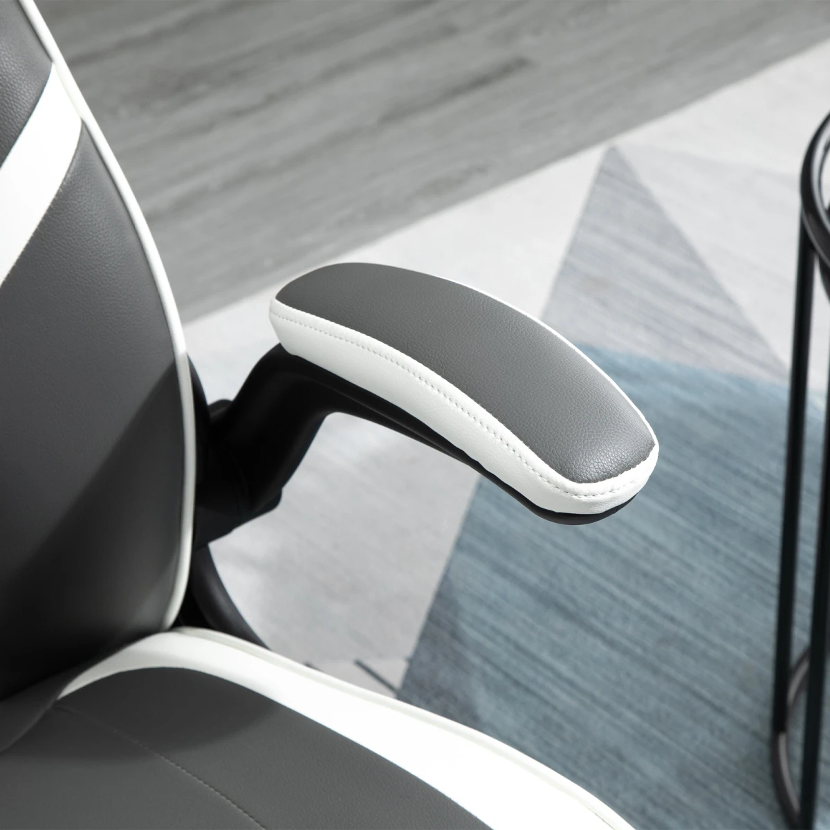 Vinsetto Premium Gaming Chair Height 109-115cm Flip Up Armrests And Swivel Base For Gamers And Home Office - Office Chair