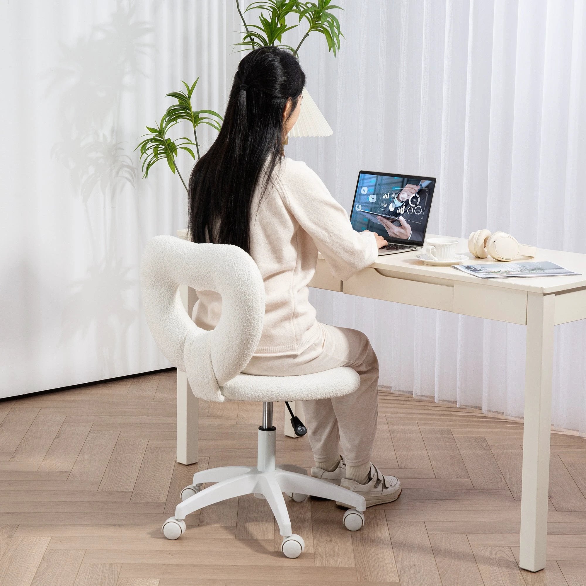 HOMCOM HOMCOM Armless Heart Desk Chair 16in Plush Fleece Vanity - Office Chair