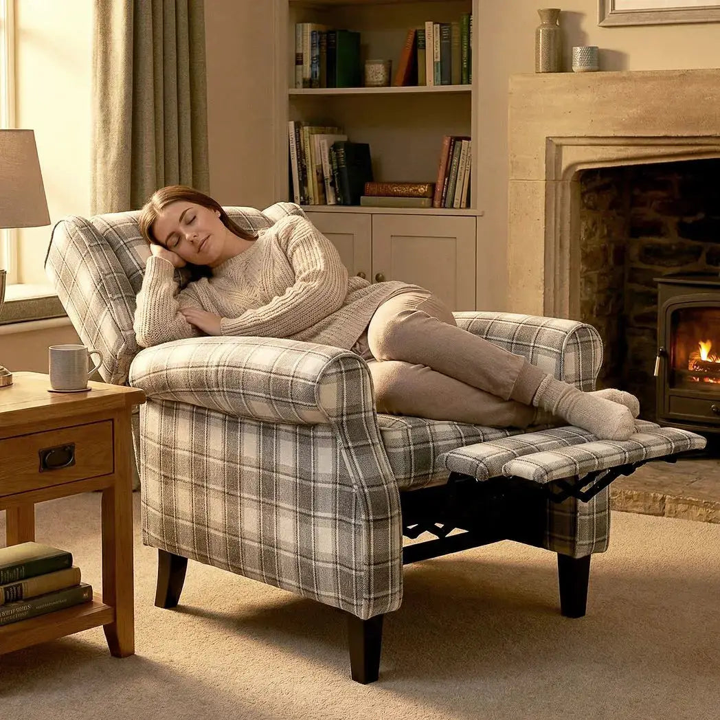 HOMCOM 160° Reclining Armchair, with Footrest - Grey and White - from HOMCOM