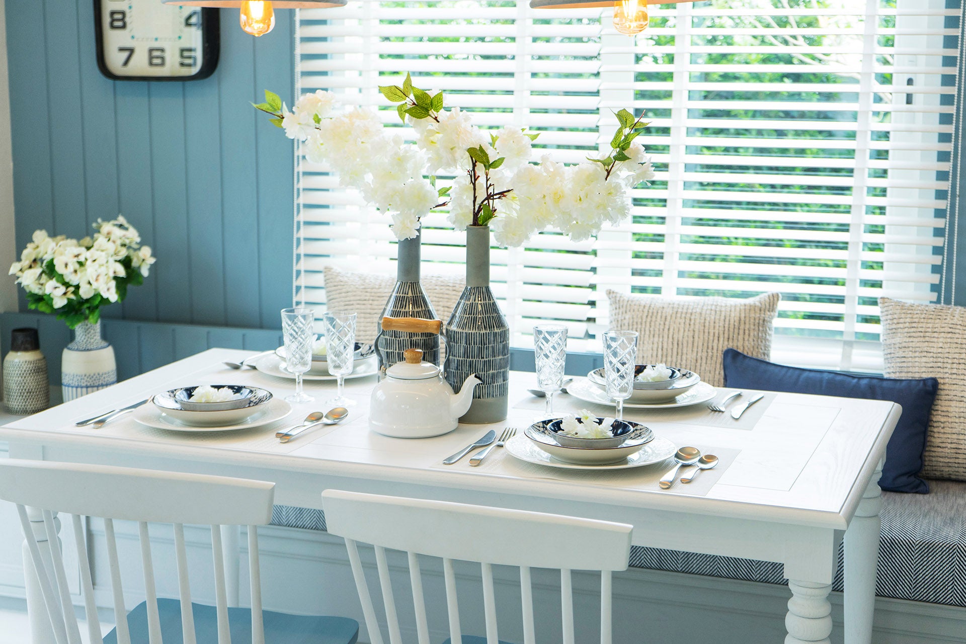 White dining table and white chairs 