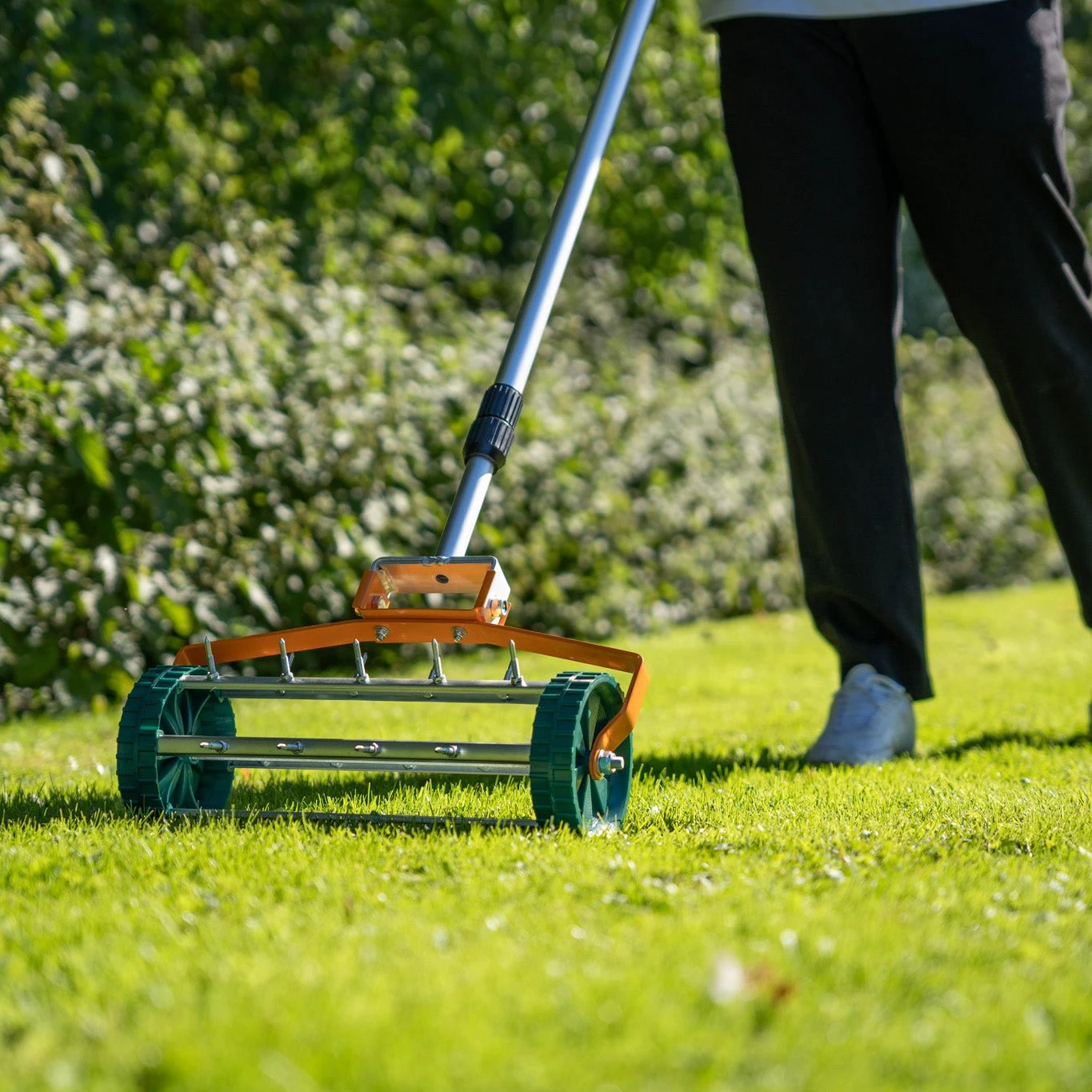 Monster Shop 50cm Lawn Leveller & Aerator – Green -