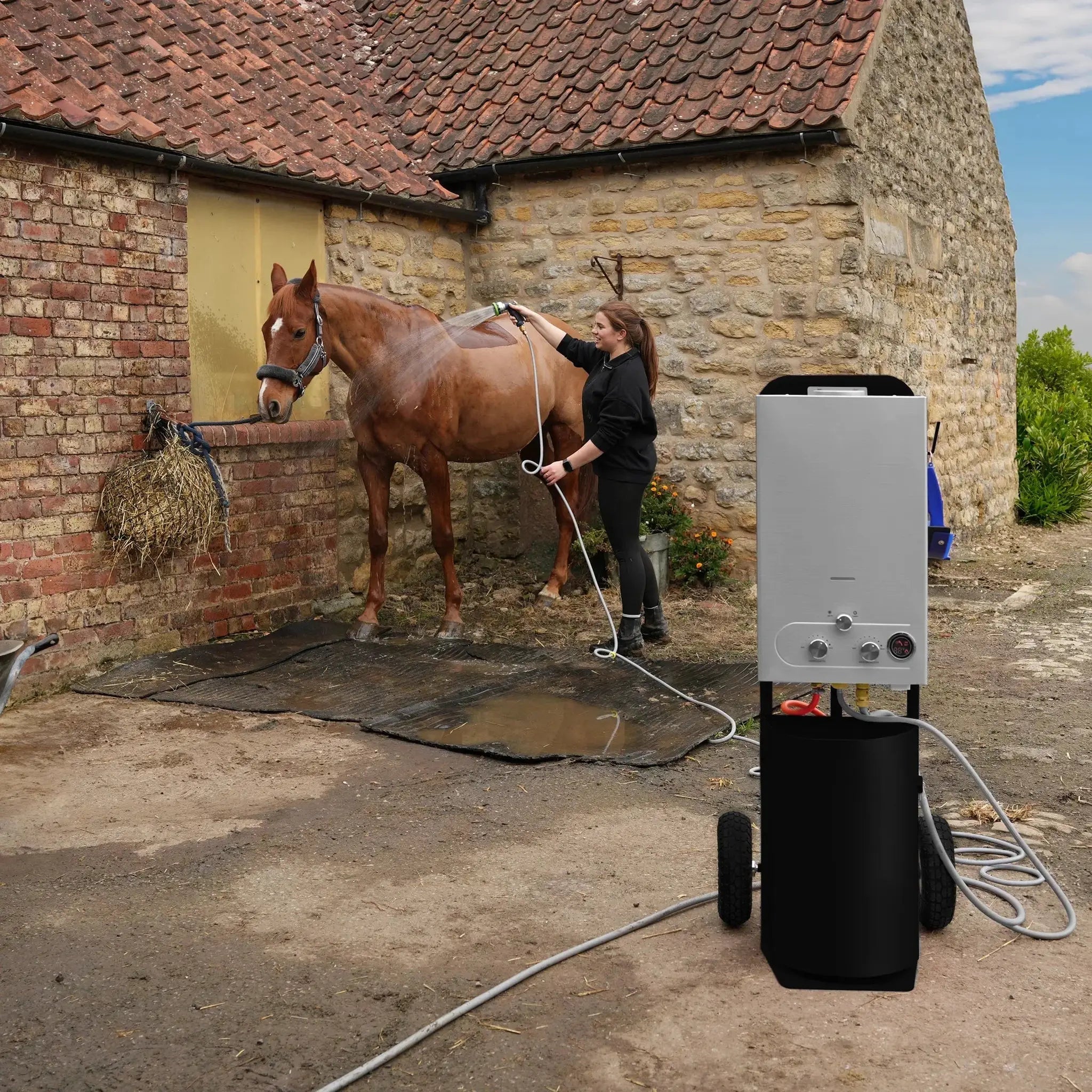Monster Shop Deluxe Portable Horse Shower - Black -