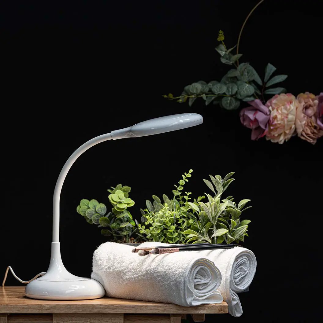 Native Lighting Chameleon Desk Magnifier - Desk