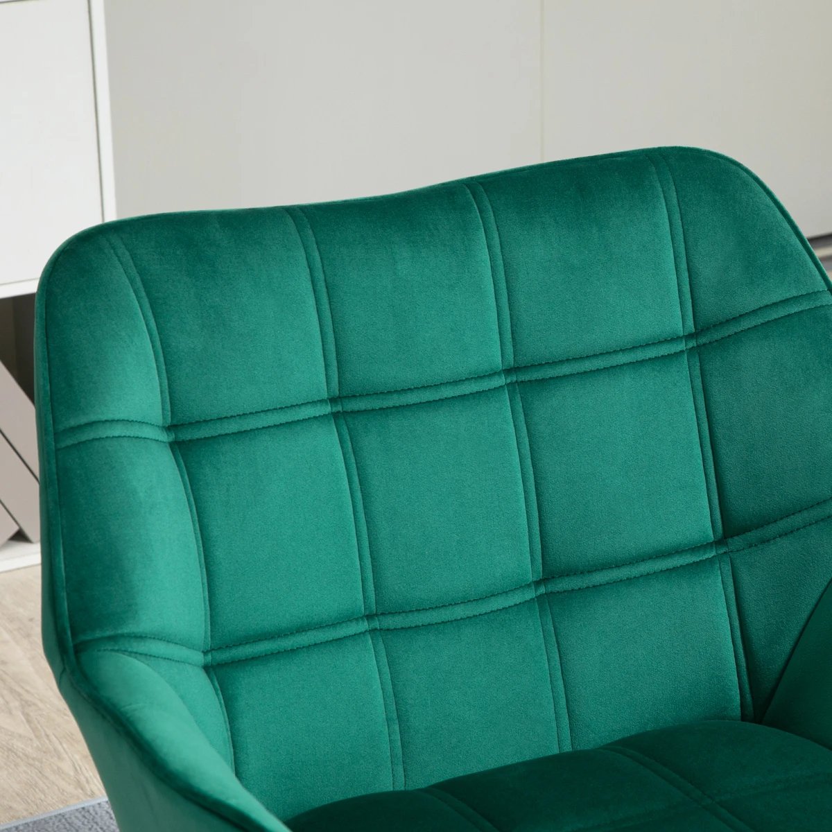 HOMCOM Luxe Velvet Accent Chair Wide Arms Slanted Back Green by HOMCOM