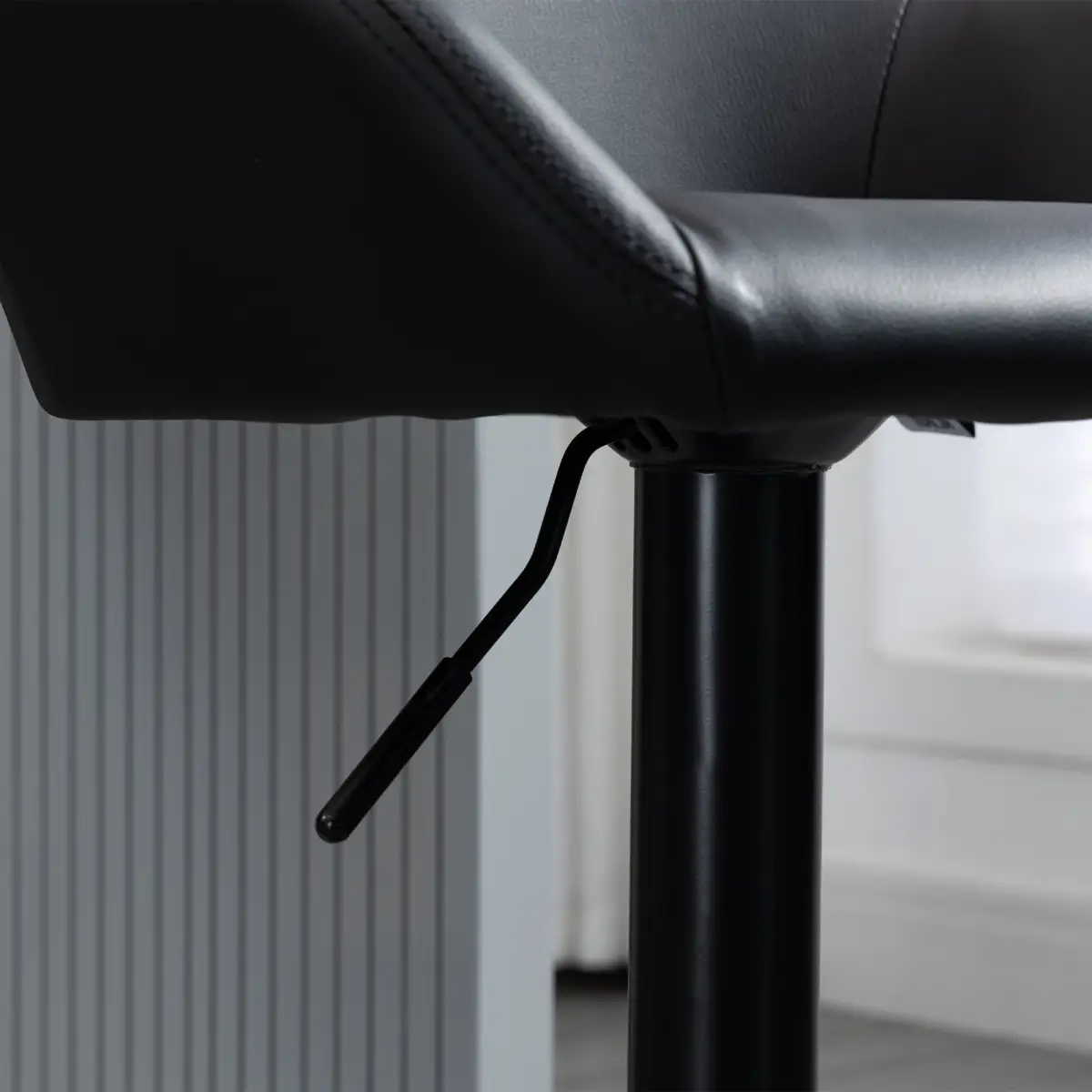 HOMCOM Set of 2, Swivel Barstools with Footrest and Backrest, PU Leather Black - Bar Stool