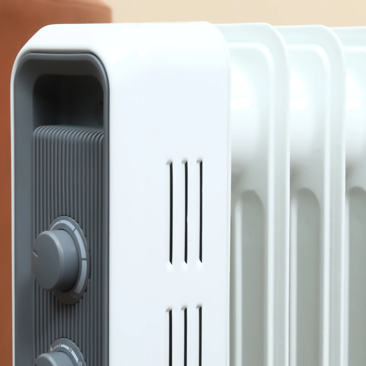 HOMCOM Oil Radiator 1630W 7Fins Thermostat Home - Radiator