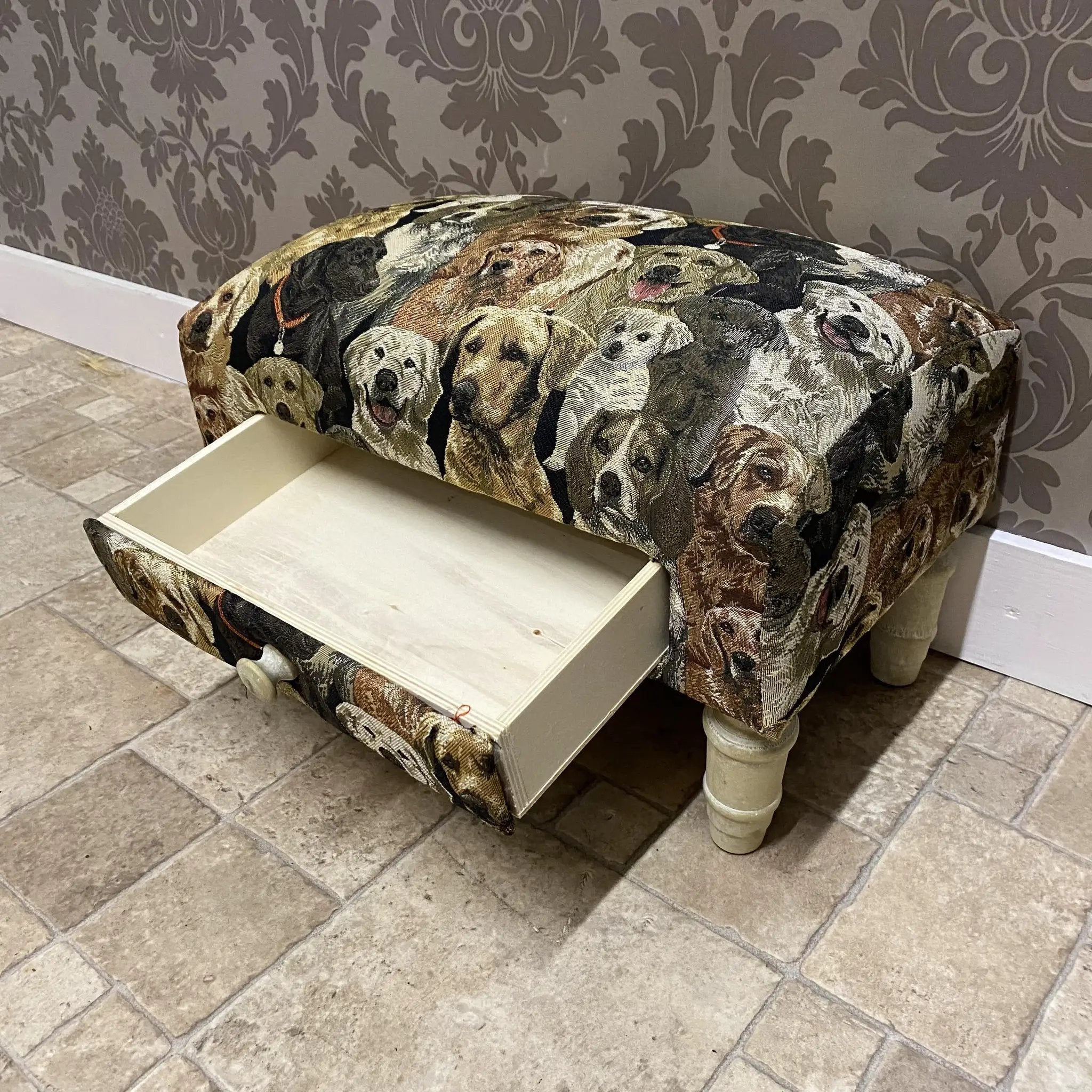 MSL DOGS FOOTSTOOL WITH DRAWER - Footstool