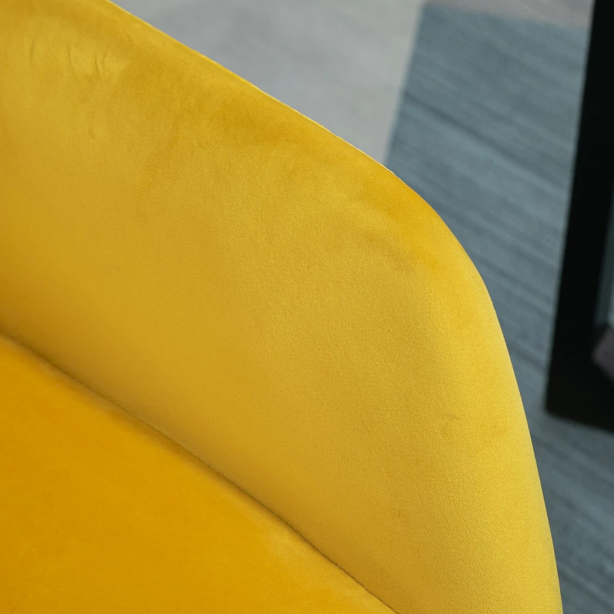 HOMCOM Velvet Accent Chair Compact Gold Base For Home Decor - Accent Chair