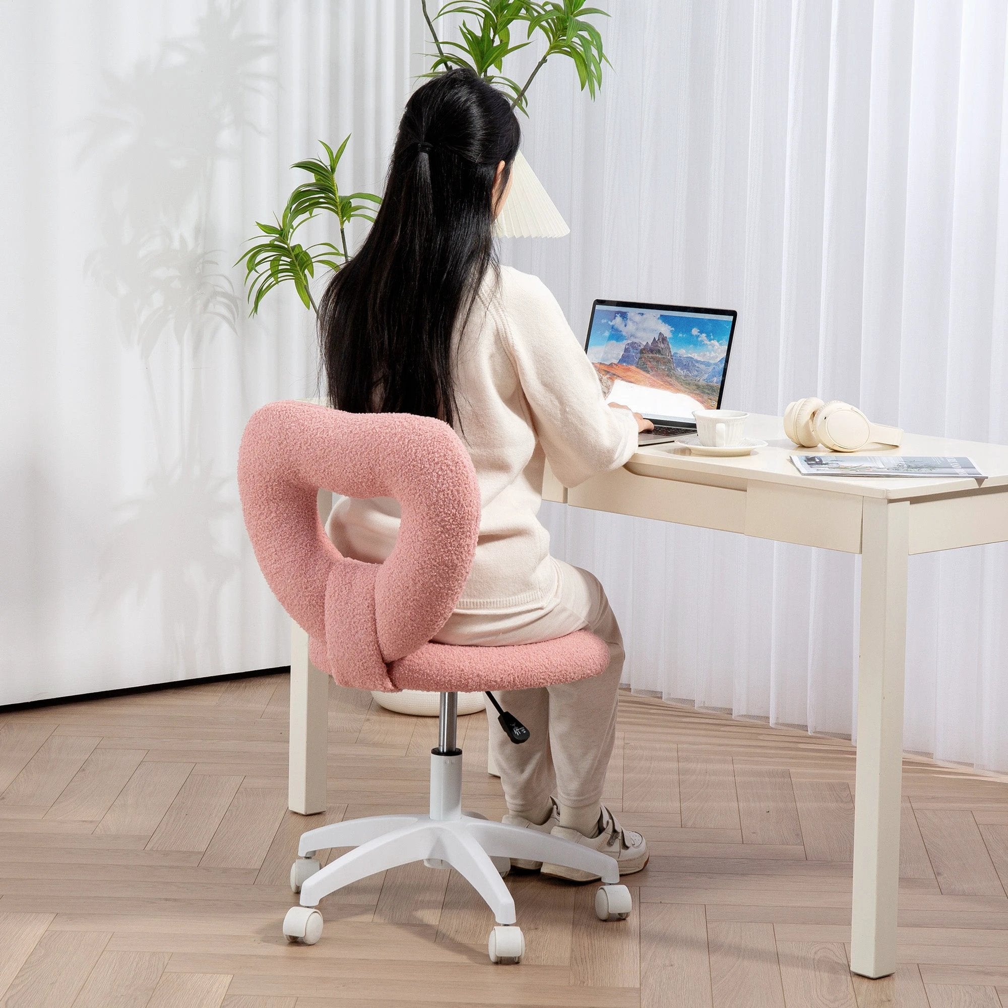 HOMCOM Armless Heart Desk Chair 16in Plush Fleece Vanity by HOMCOM